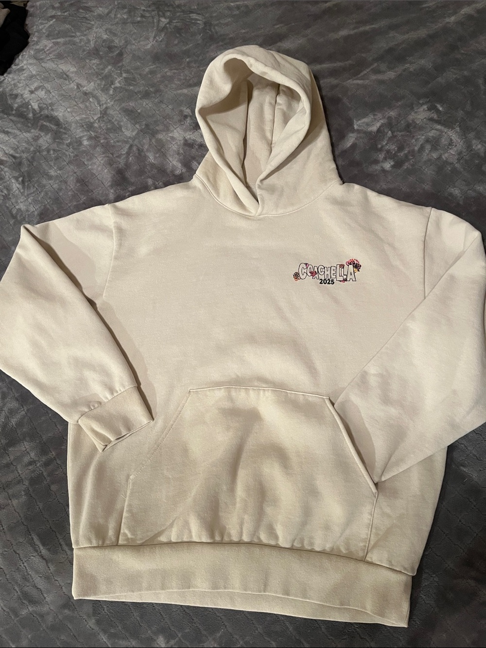 Coachella 2025 Official Festival Hoodie Large Cream Pullover Lineup Merch - Picture 5 of 5